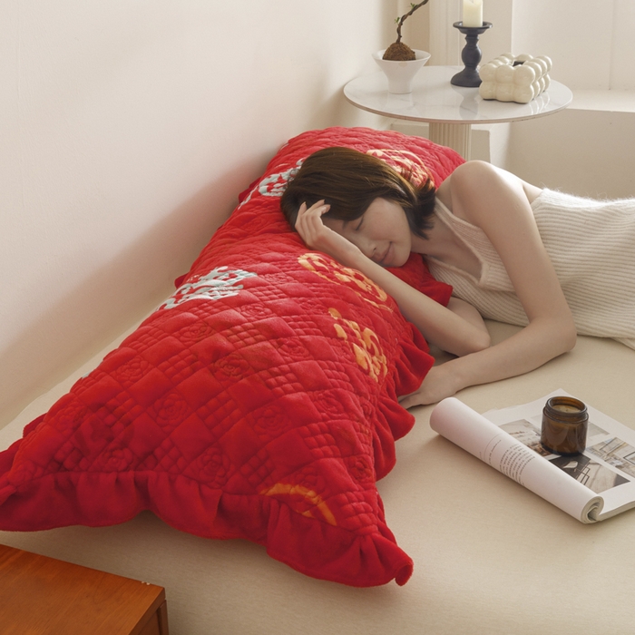 91家纺网 家纺一手货源 找家纺 （总）爱港家纺 2025新款牛奶绒夹棉衍缝长枕套