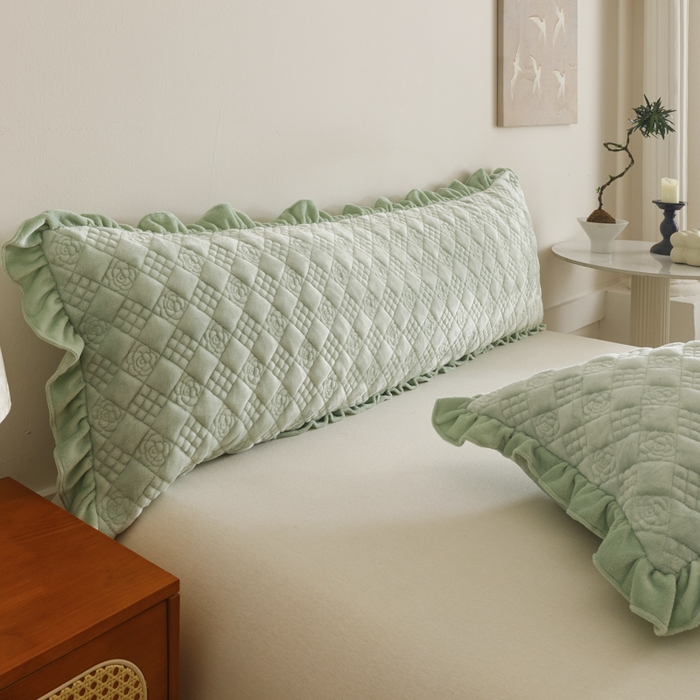 91家纺网 家纺一手货源 找家纺 爱港家纺 2025新款牛奶绒夹棉衍缝长枕套 青柠绿