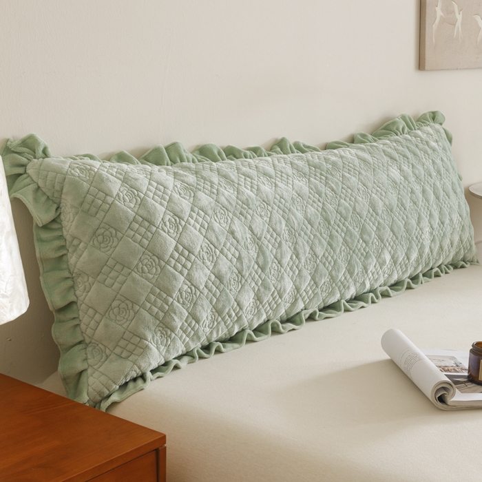 91家纺网 家纺一手货源 找家纺 爱港家纺 2025新款牛奶绒夹棉衍缝长枕套 青柠绿