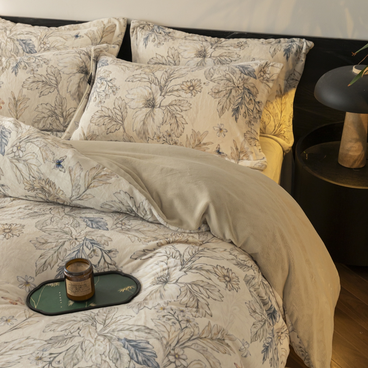 91家纺网 家纺一手货源 找家纺 寐绸家纺 2025秋冬新款230g牛奶绒数码印花四件套 数码四件套-芊芊如意