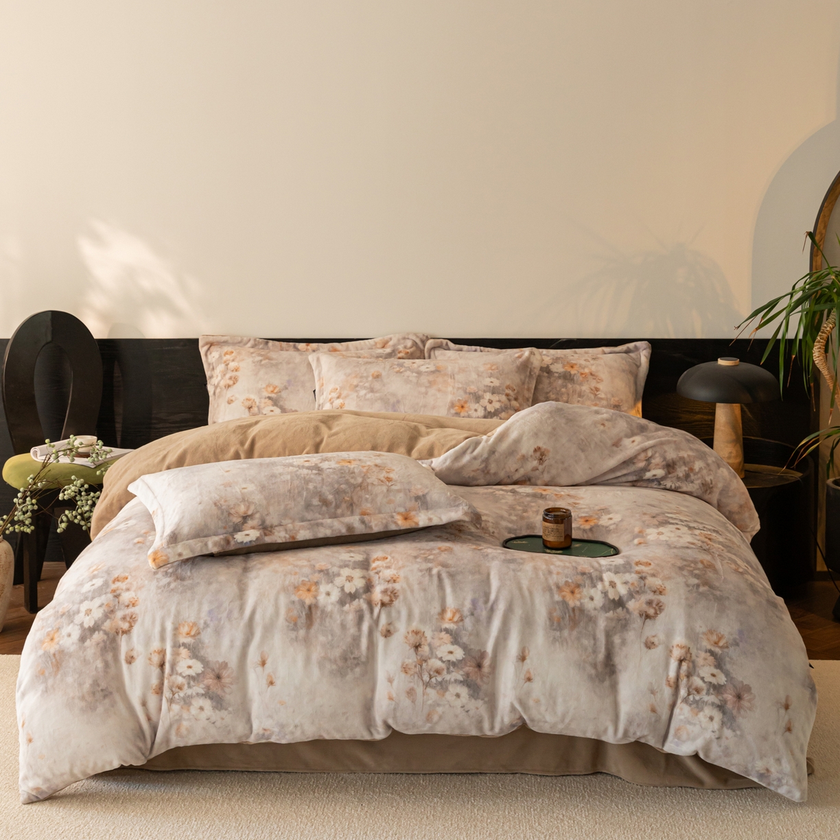 91家纺网 家纺一手货源 找家纺 寐绸家纺 2025秋冬新款230g牛奶绒数码印花四件套 数码四件套-秋风暖意