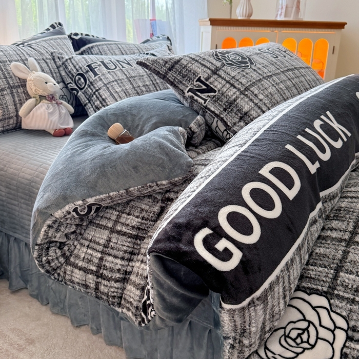 91家纺网 家纺一手货源 找家纺 梵克保罗 2025秋冬新款印花牛奶绒床盖炕垫炕盖四件套-云裳 云裳-香风玫瑰