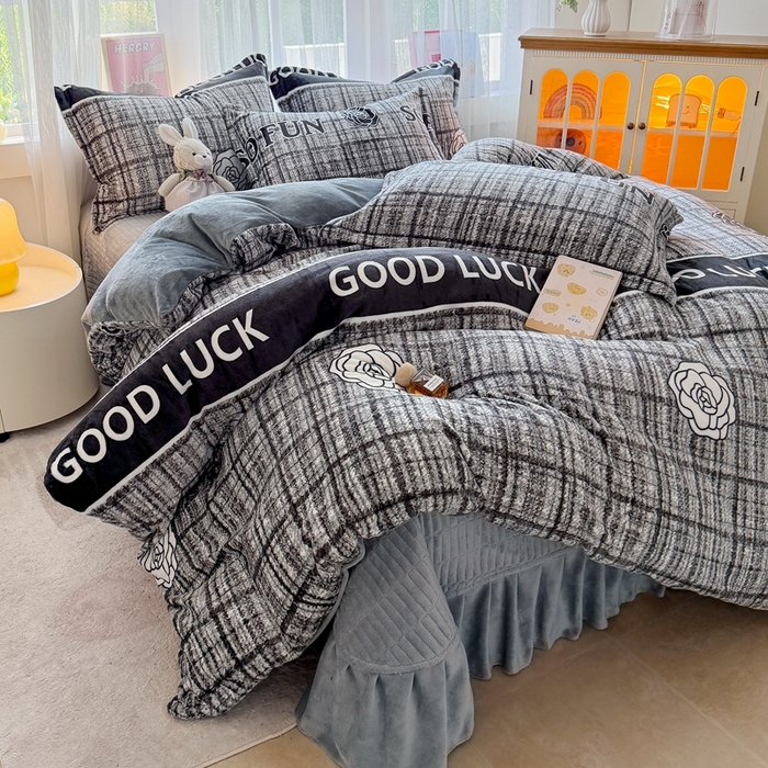 91家纺网 家纺一手货源 找家纺 梵克保罗 2025秋冬新款印花牛奶绒床盖炕垫炕盖四件套-云裳 云裳-香风玫瑰