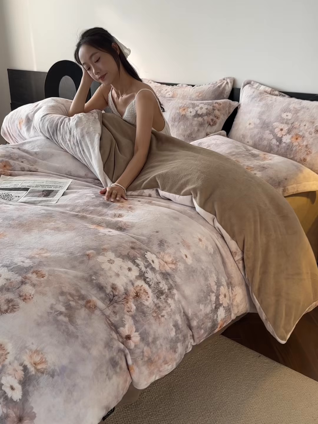 91家纺网 家纺一手货源 找家纺 寐绸家纺 2025秋冬新款230g牛奶绒数码印花四件套 数码四件套-秋风暖意