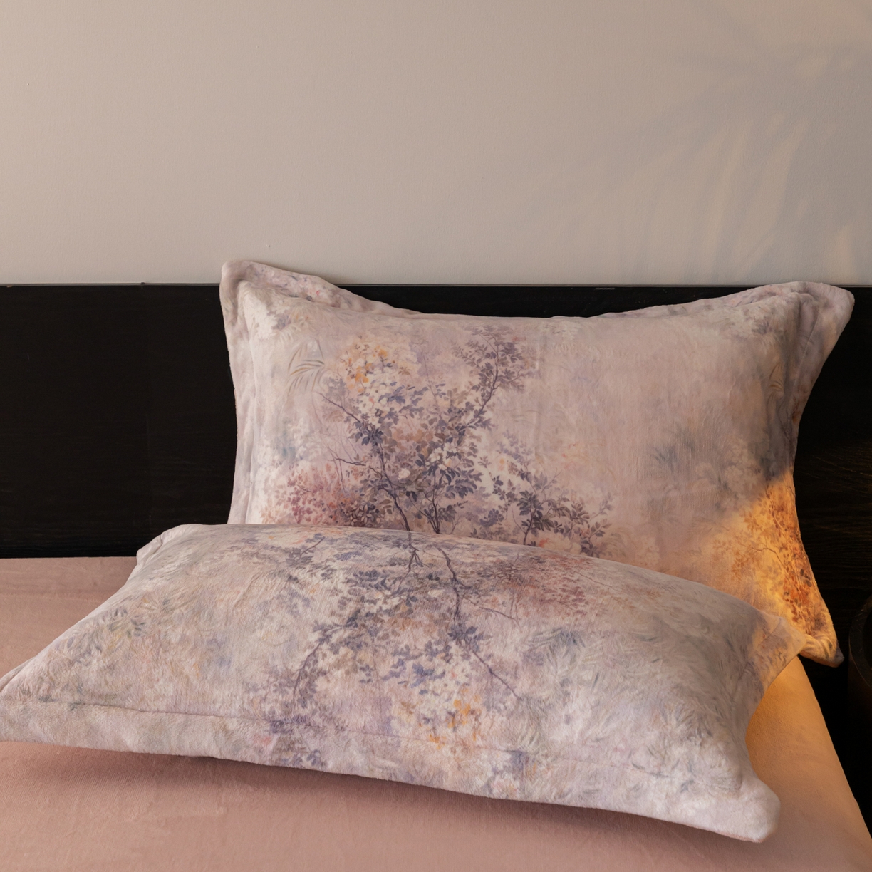 91家纺网 家纺一手货源 找家纺 寐绸家纺 2025秋冬新款230g牛奶绒数码印花四件套 数码四件套-秋叶繁华