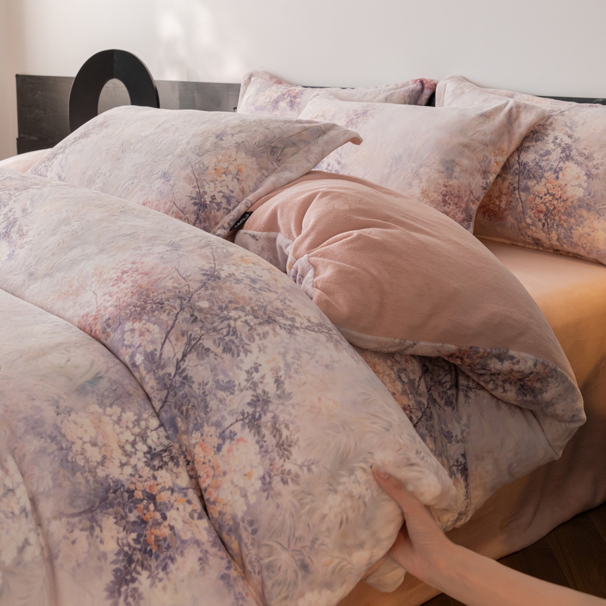 91家纺网 家纺一手货源 找家纺 寐绸家纺 2025秋冬新款230g牛奶绒数码印花四件套 数码四件套-秋叶繁华