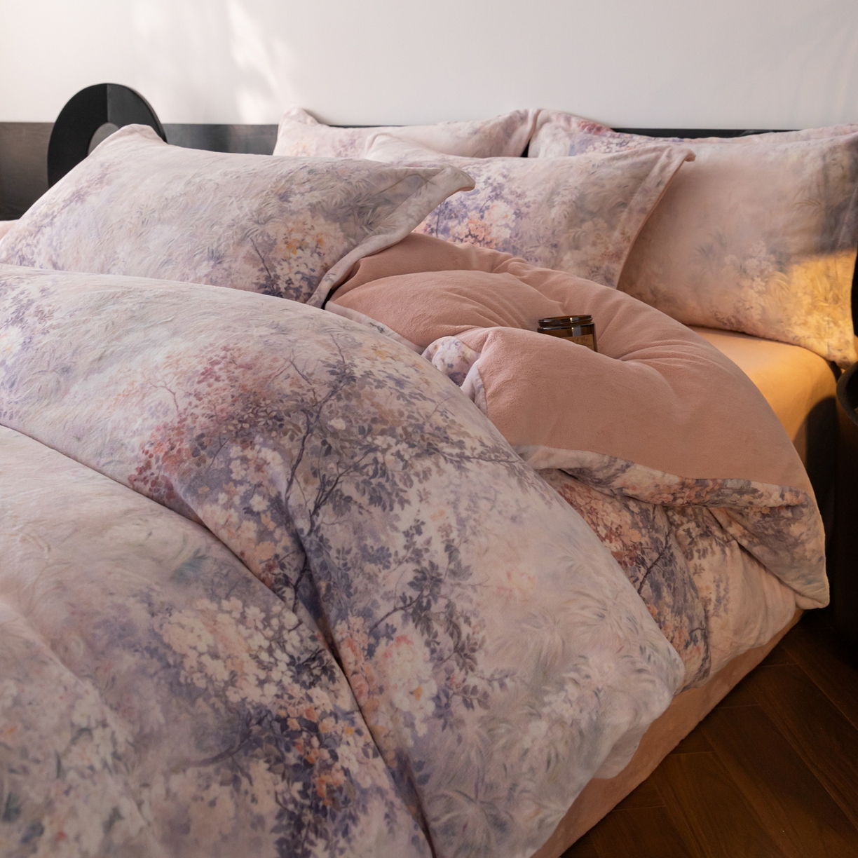 91家纺网 家纺一手货源 找家纺 寐绸家纺 2025秋冬新款230g牛奶绒数码印花四件套 数码四件套-秋叶繁华