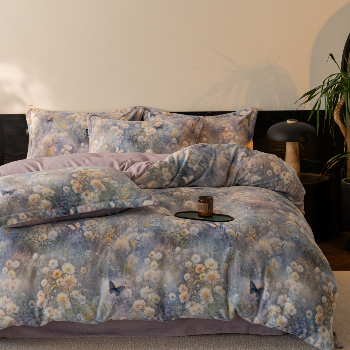 91家纺网 家纺一手货源 找家纺 寐绸家纺 2025秋冬新款230g牛奶绒数码印花四件套 数码四件套-如梦蝶舞