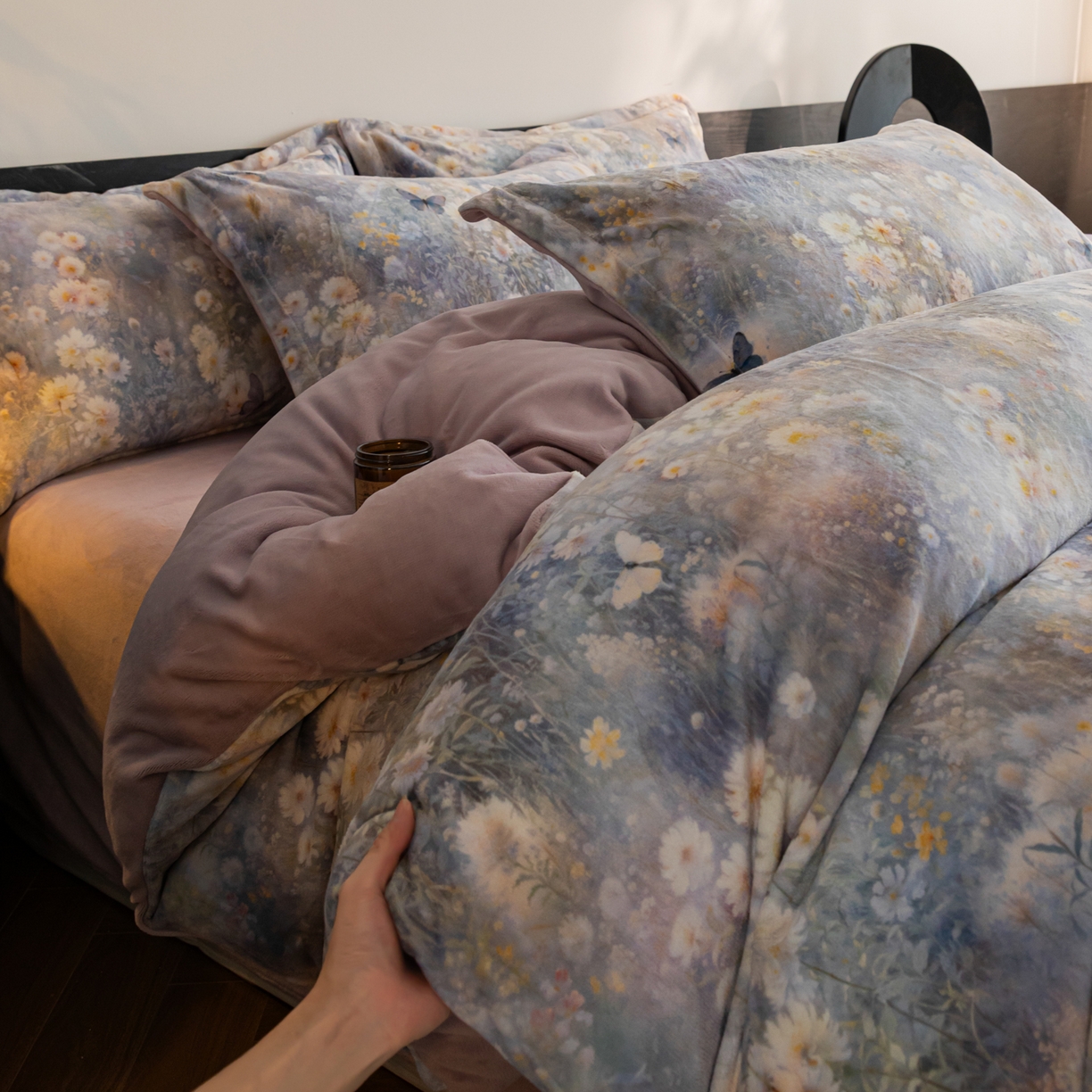 91家纺网 家纺一手货源 找家纺 寐绸家纺 2025秋冬新款230g牛奶绒数码印花四件套 数码四件套-如梦蝶舞