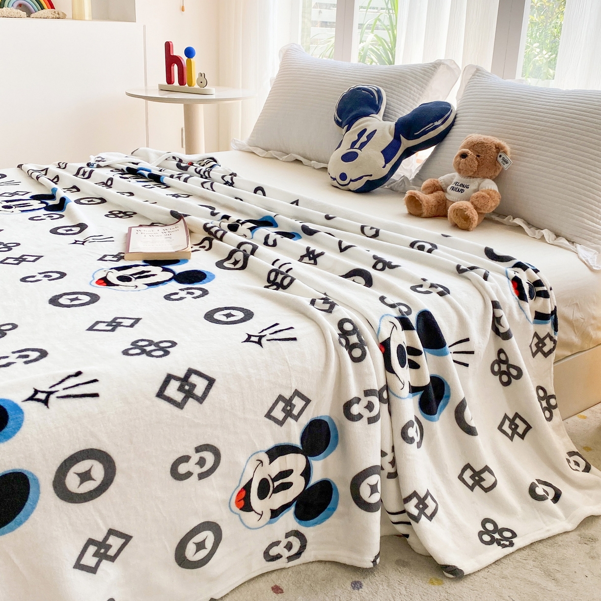 91家纺网 家纺一手货源 找家纺 一电 2025新款卡通高克重双面法莱绒毛毯四季盖毯 米鼠时尚标