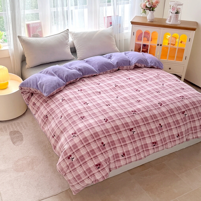 91家纺网 家纺一手货源 找家纺 梵克保罗 2025秋冬新款印花牛奶绒床盖炕垫炕盖四件套-云裳 云裳-樱桃