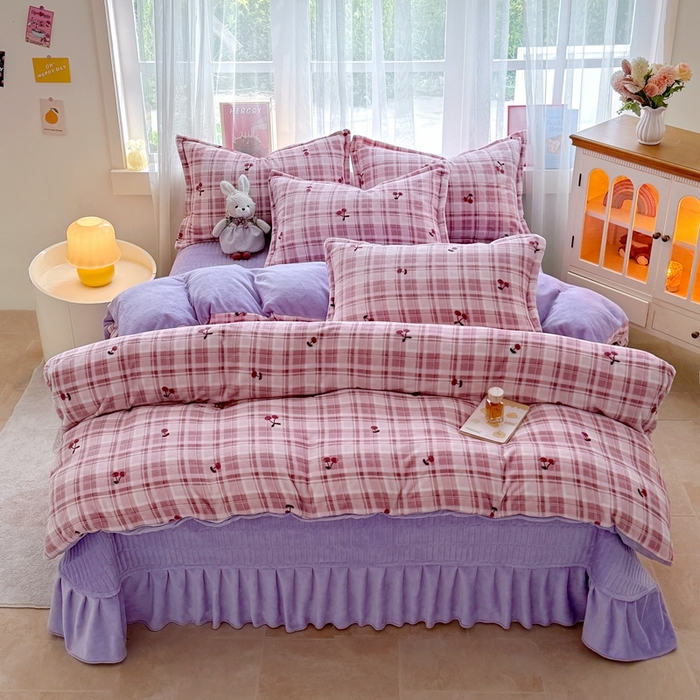 91家纺网 家纺一手货源 找家纺 梵克保罗 2025秋冬新款印花牛奶绒床盖炕垫炕盖四件套-云裳 云裳-樱桃