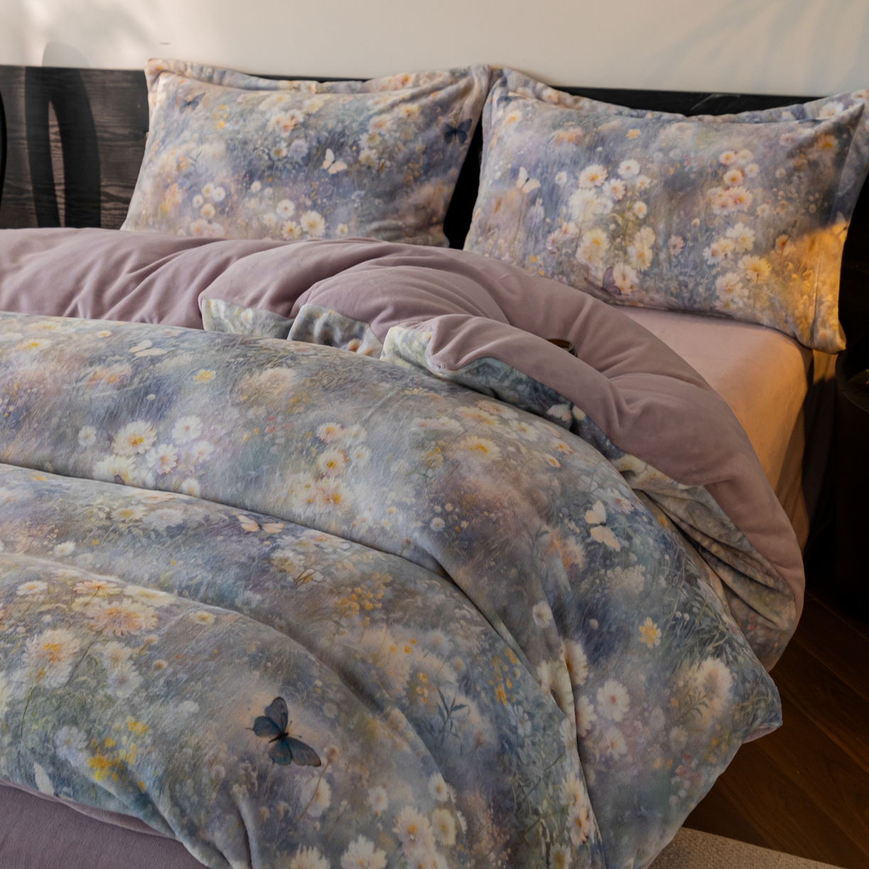 91家纺网 家纺一手货源 找家纺 寐绸家纺 2025秋冬新款230g牛奶绒数码印花四件套 数码四件套-如梦蝶舞