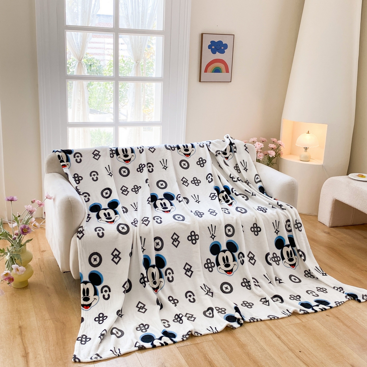 91家纺网 家纺一手货源 找家纺 一电 2025新款卡通高克重双面法莱绒毛毯四季盖毯 米鼠时尚标