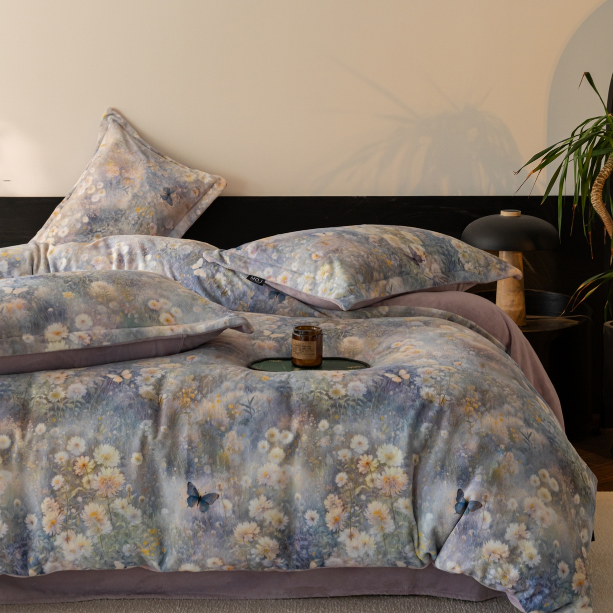 91家纺网 家纺一手货源 找家纺 寐绸家纺 2025秋冬新款230g牛奶绒数码印花四件套 数码四件套-如梦蝶舞