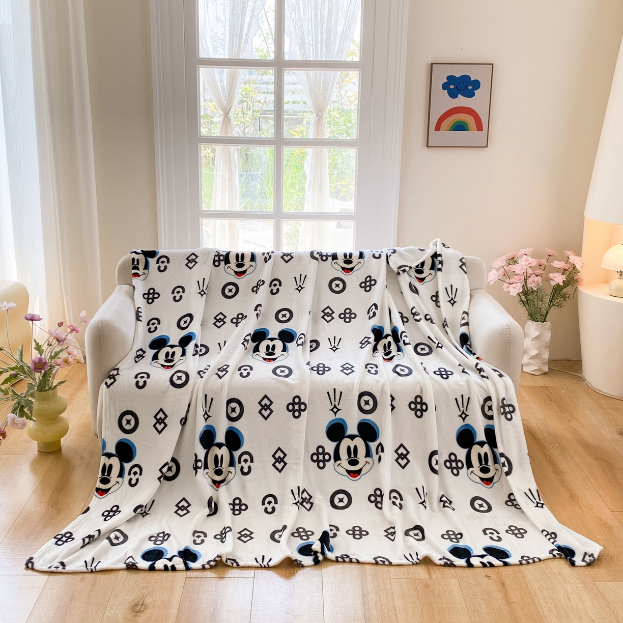 91家纺网 家纺一手货源 找家纺 一电 2025新款卡通高克重双面法莱绒毛毯四季盖毯 米鼠时尚标