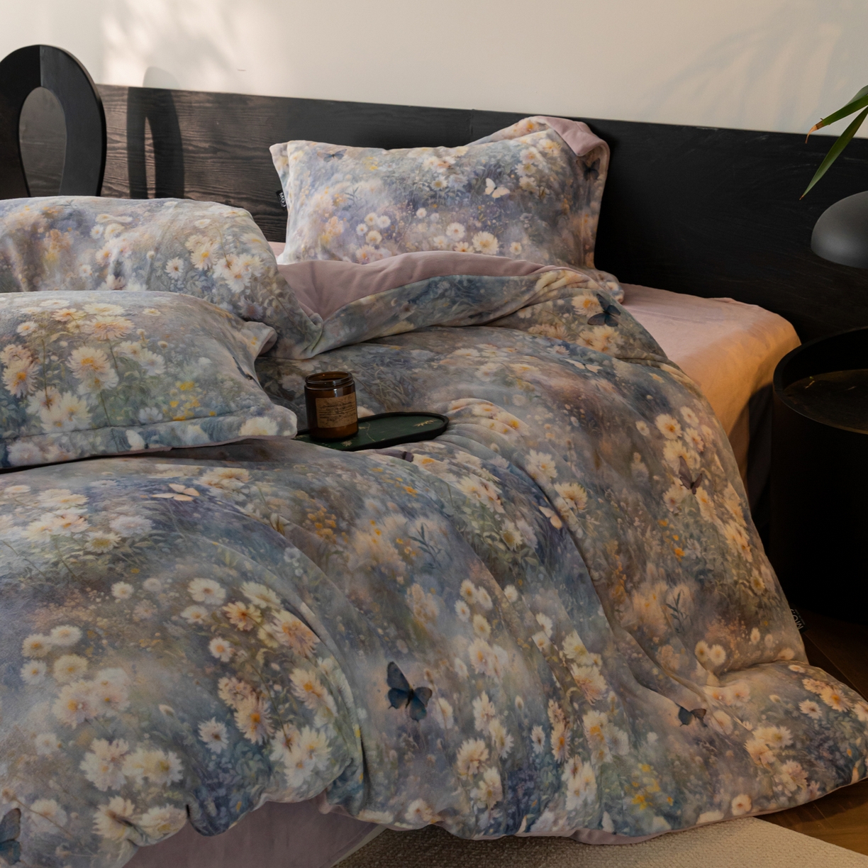 91家纺网 家纺一手货源 找家纺 寐绸家纺 2025秋冬新款230g牛奶绒数码印花四件套 数码四件套-如梦蝶舞