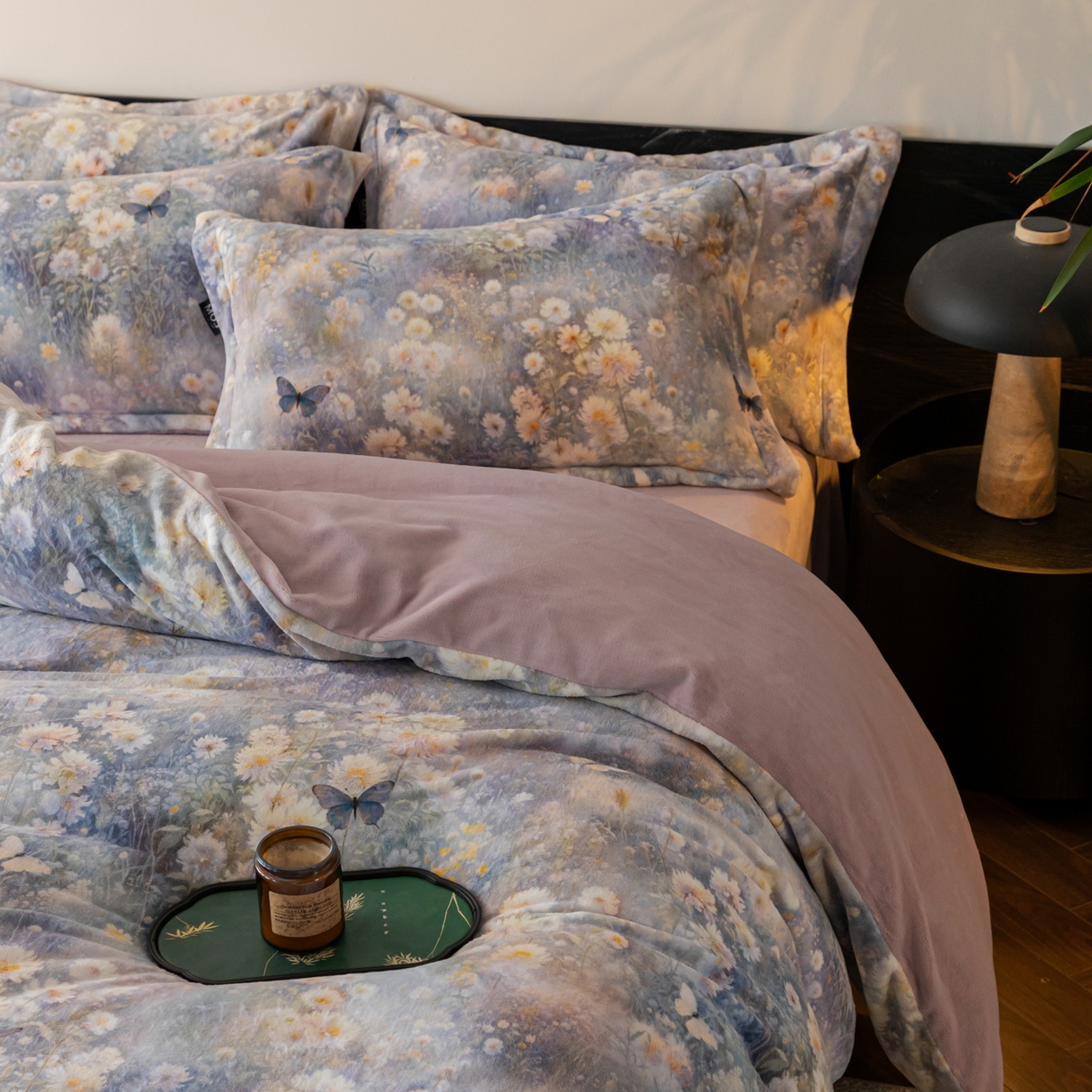 91家纺网 家纺一手货源 找家纺 寐绸家纺 2025秋冬新款230g牛奶绒数码印花四件套 数码四件套-如梦蝶舞