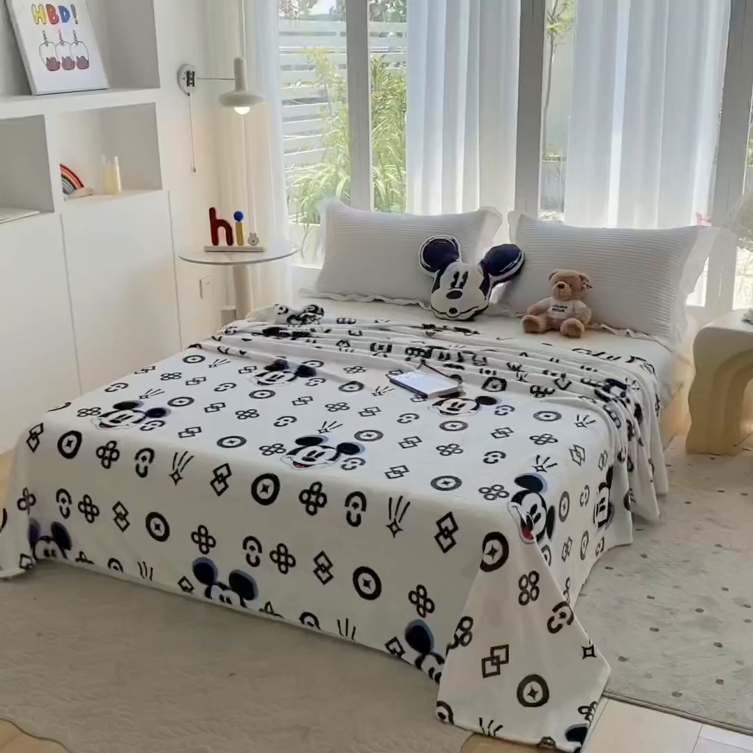 91家纺网 家纺一手货源 找家纺 一电 2025新款卡通高克重双面法莱绒毛毯四季盖毯 米鼠时尚标