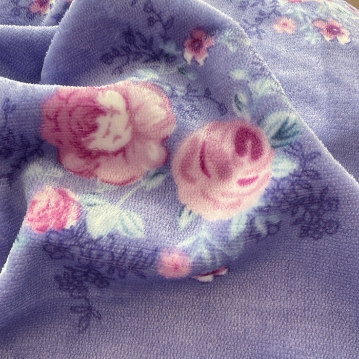 91家纺网 家纺一手货源 找家纺 梵克保罗 2025秋冬新款印花牛奶绒床盖炕垫炕盖四件套-云裳 云裳-紫藤花