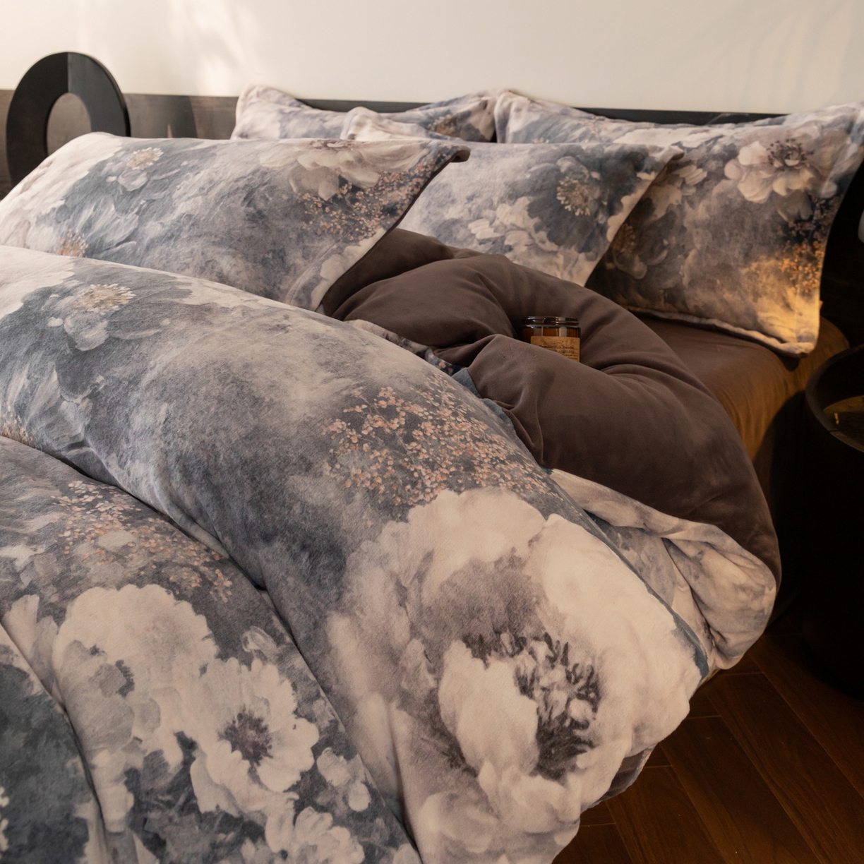 91家纺网 家纺一手货源 找家纺 寐绸家纺 2025秋冬新款230g牛奶绒数码印花四件套 数码四件套-生机勃勃