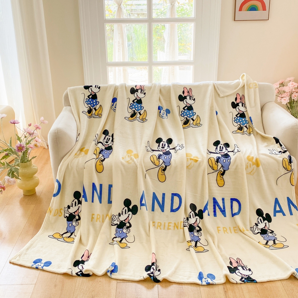 91家纺网 家纺一手货源 找家纺 一电 2025新款卡通高克重双面法莱绒毛毯四季盖毯 奇妮斗舞