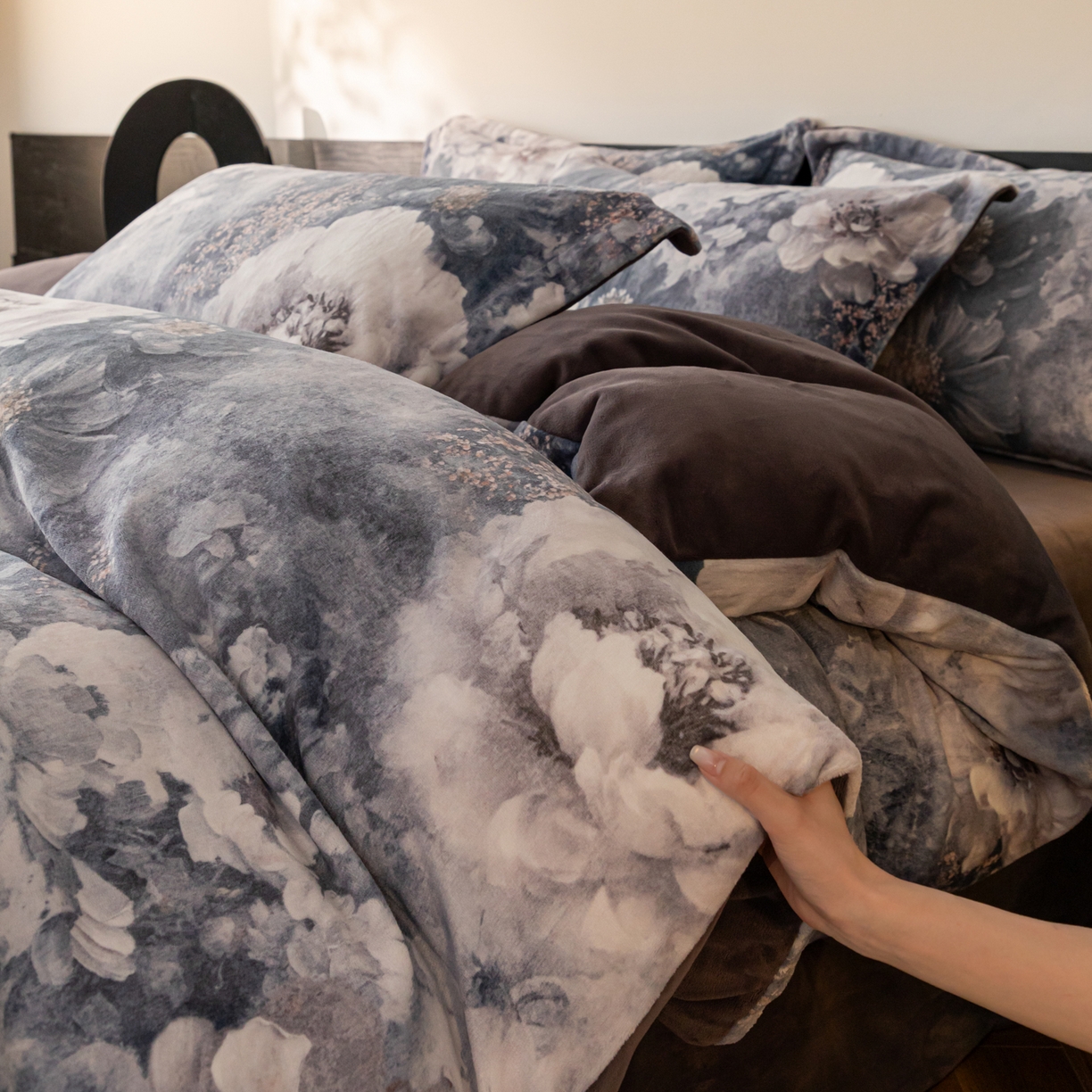 91家纺网 家纺一手货源 找家纺 寐绸家纺 2025秋冬新款230g牛奶绒数码印花四件套 数码四件套-生机勃勃