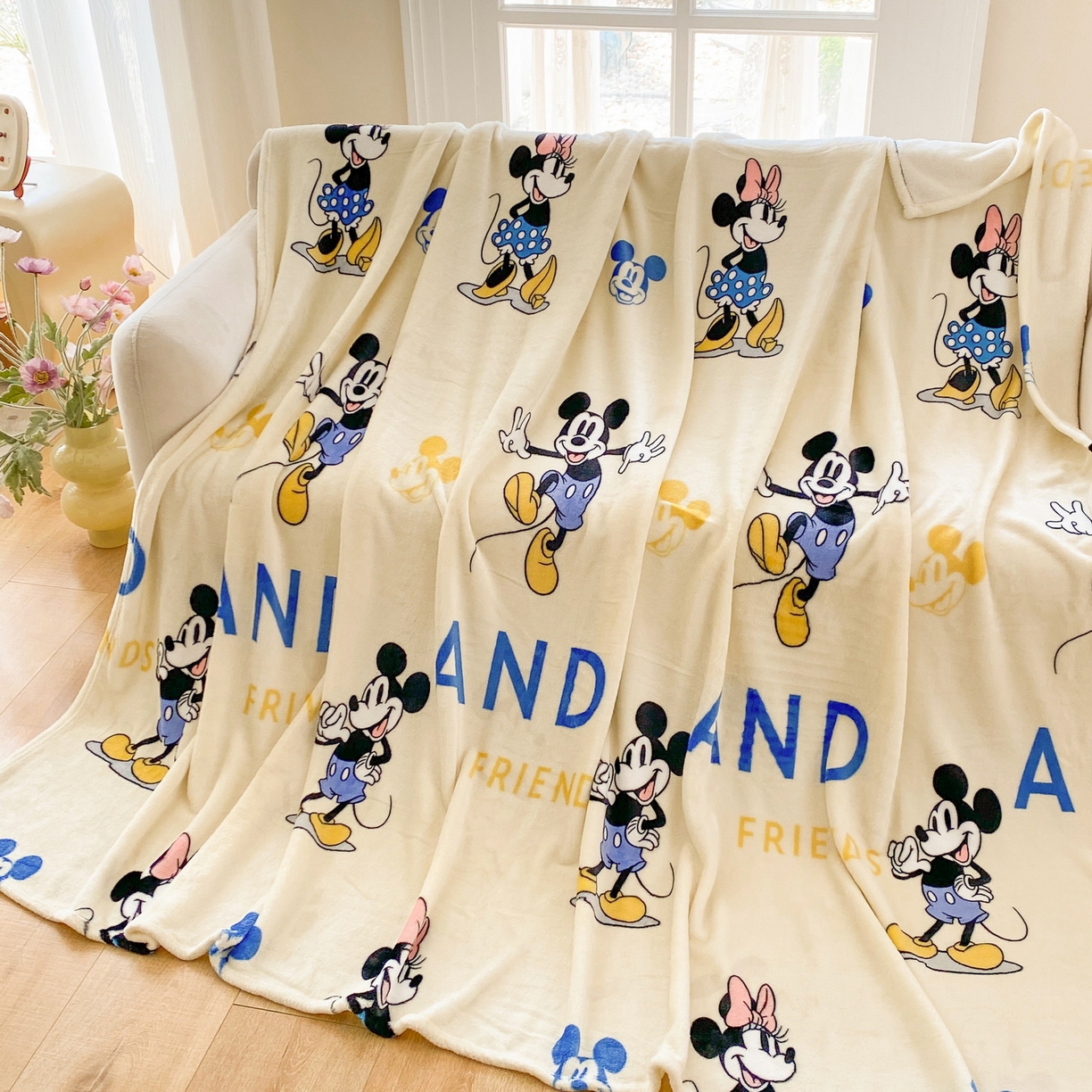 91家纺网 家纺一手货源 找家纺 一电 2025新款卡通高克重双面法莱绒毛毯四季盖毯 奇妮斗舞