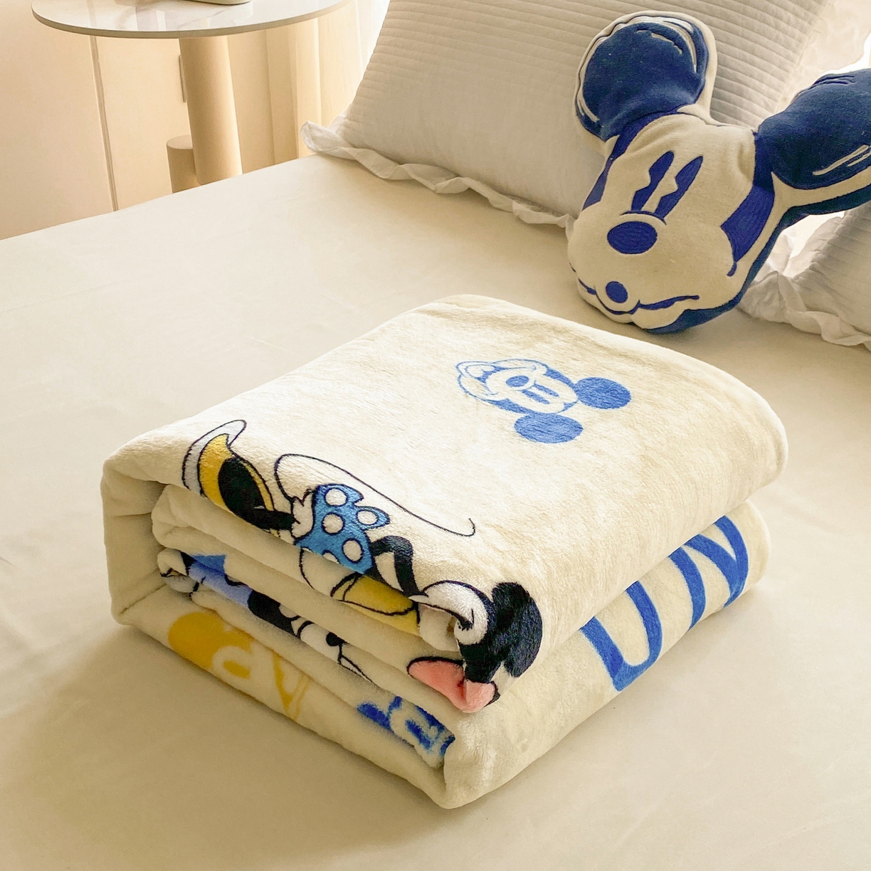 91家纺网 家纺一手货源 找家纺 一电 2025新款卡通高克重双面法莱绒毛毯四季盖毯 奇妮斗舞