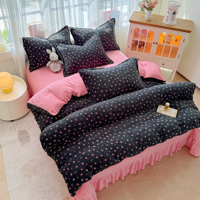 91家纺网 家纺一手货源 找家纺 梵克保罗 2025秋冬新款印花牛奶绒床盖炕垫炕盖四件套-云裳 云裳-紫薇花开