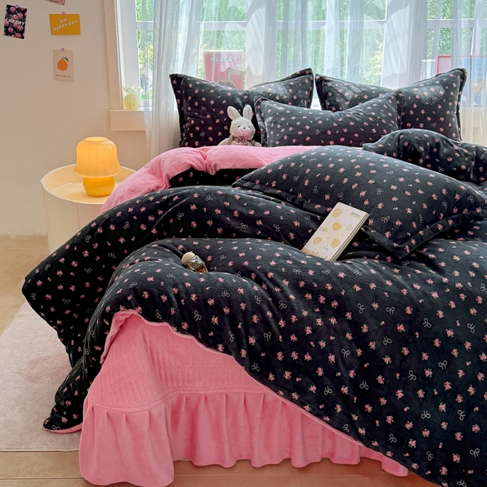 91家纺网 家纺一手货源 找家纺 梵克保罗 2025秋冬新款印花牛奶绒床盖炕垫炕盖四件套-云裳 云裳-紫薇花开