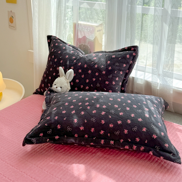 91家纺网 家纺一手货源 找家纺 梵克保罗 2025秋冬新款印花牛奶绒床盖炕垫炕盖四件套-云裳 云裳-紫薇花开