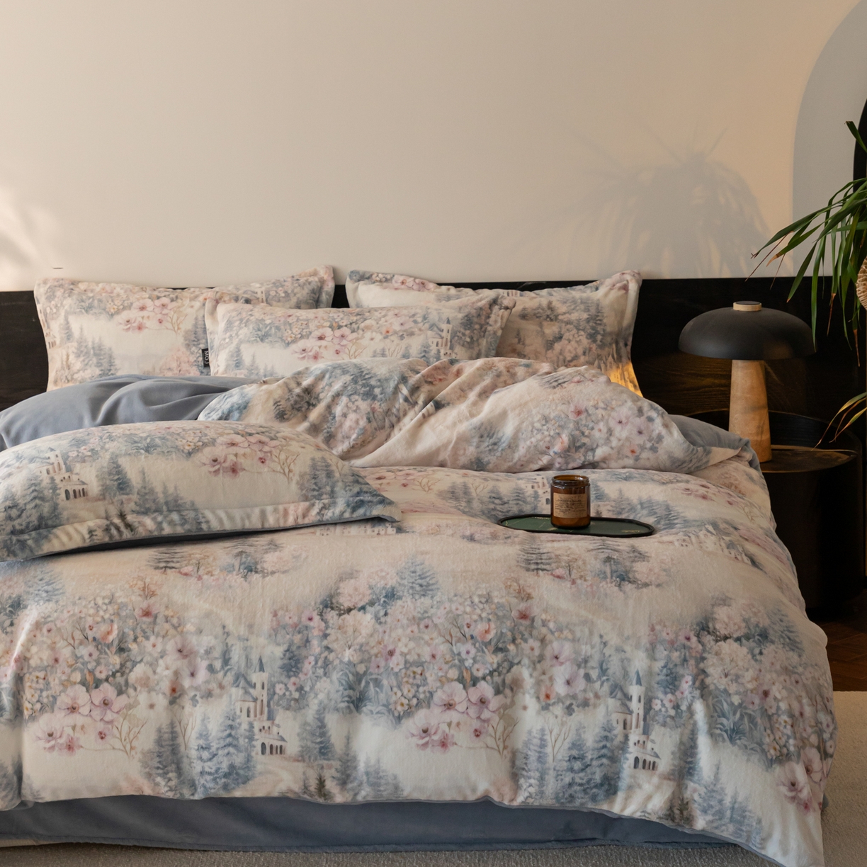 91家纺网 家纺一手货源 找家纺 寐绸家纺 2025秋冬新款230g牛奶绒数码印花四件套 数码四件套-童话世界