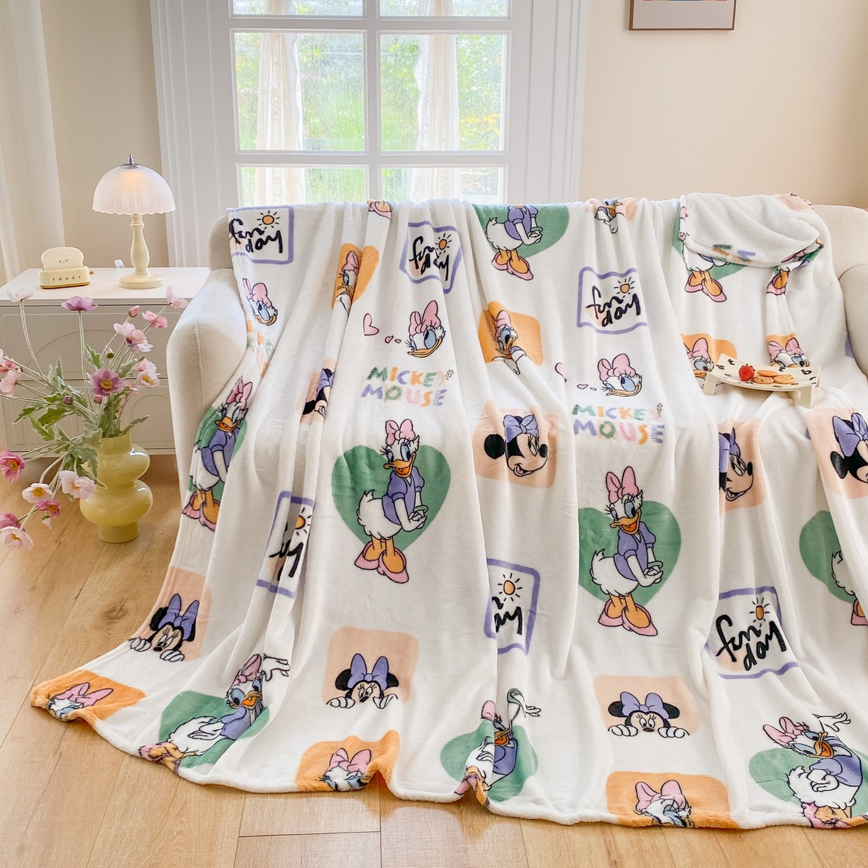 91家纺网 家纺一手货源 找家纺 一电 2025新款卡通高克重双面法莱绒毛毯四季盖毯 鼠看鸭跳