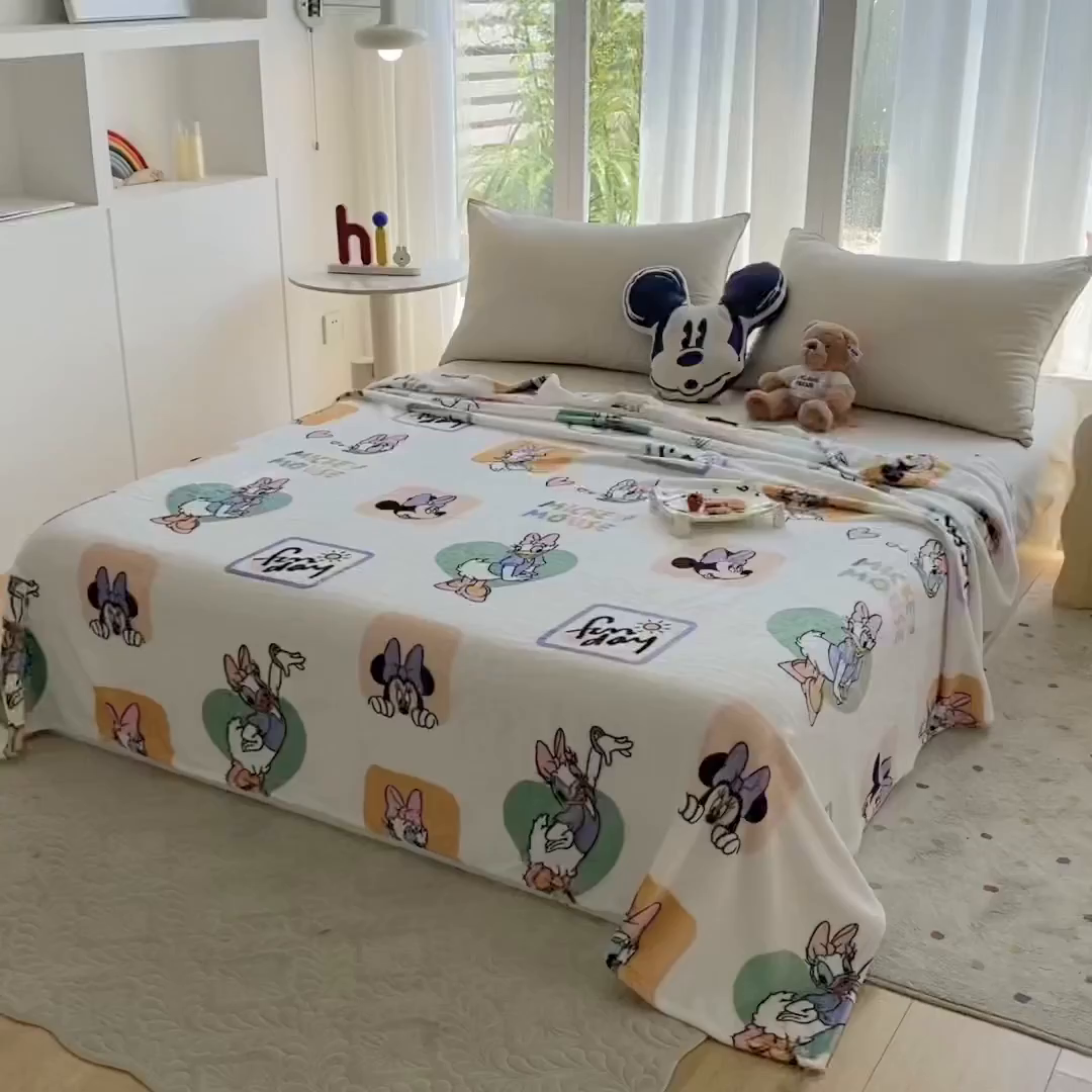 91家纺网 家纺一手货源 找家纺 一电 2025新款卡通高克重双面法莱绒毛毯四季盖毯 鼠看鸭跳