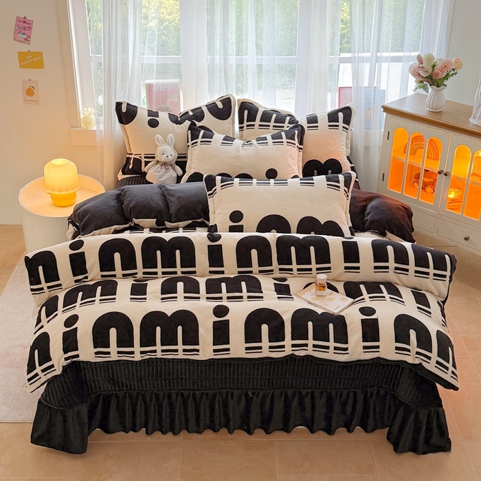 91家纺网 家纺一手货源 找家纺 梵克保罗 2025秋冬新款印花牛奶绒床盖炕垫炕盖四件套-云裳 云裳-字母im