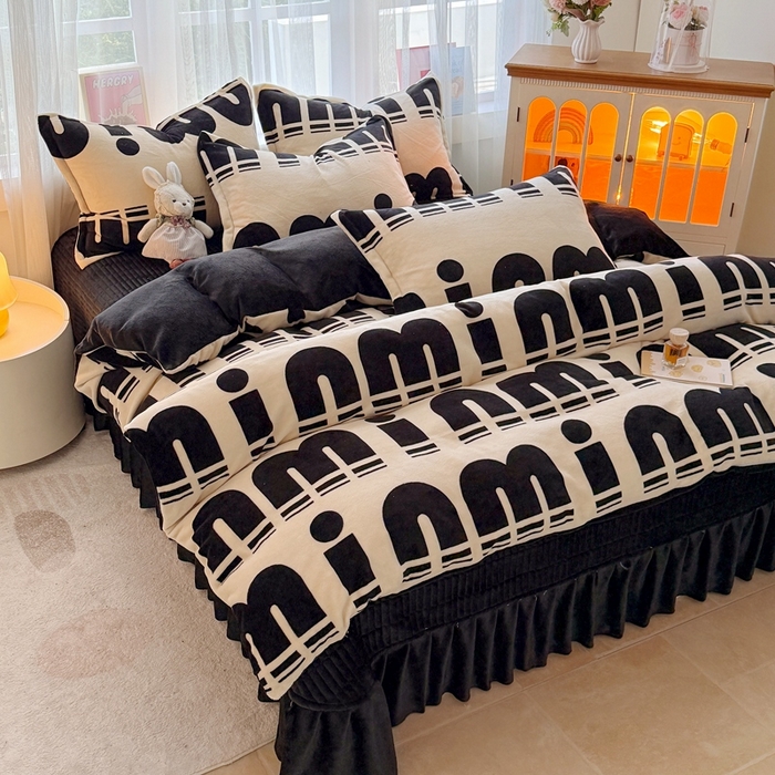 91家纺网 家纺一手货源 找家纺 梵克保罗 2025秋冬新款印花牛奶绒床盖炕垫炕盖四件套-云裳 云裳-字母im