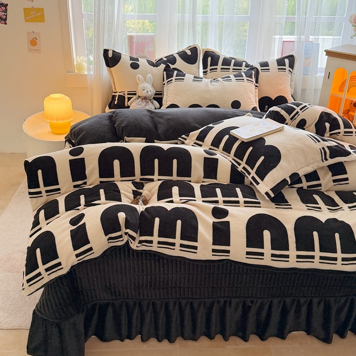 91家纺网 家纺一手货源 找家纺 梵克保罗 2025秋冬新款印花牛奶绒床盖炕垫炕盖四件套-云裳 云裳-字母im