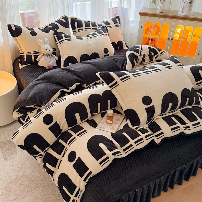 91家纺网 家纺一手货源 找家纺 梵克保罗 2025秋冬新款印花牛奶绒床盖炕垫炕盖四件套-云裳 云裳-字母im