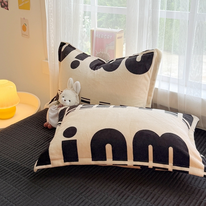 91家纺网 家纺一手货源 找家纺 梵克保罗 2025秋冬新款印花牛奶绒床盖炕垫炕盖四件套-云裳 云裳-字母im