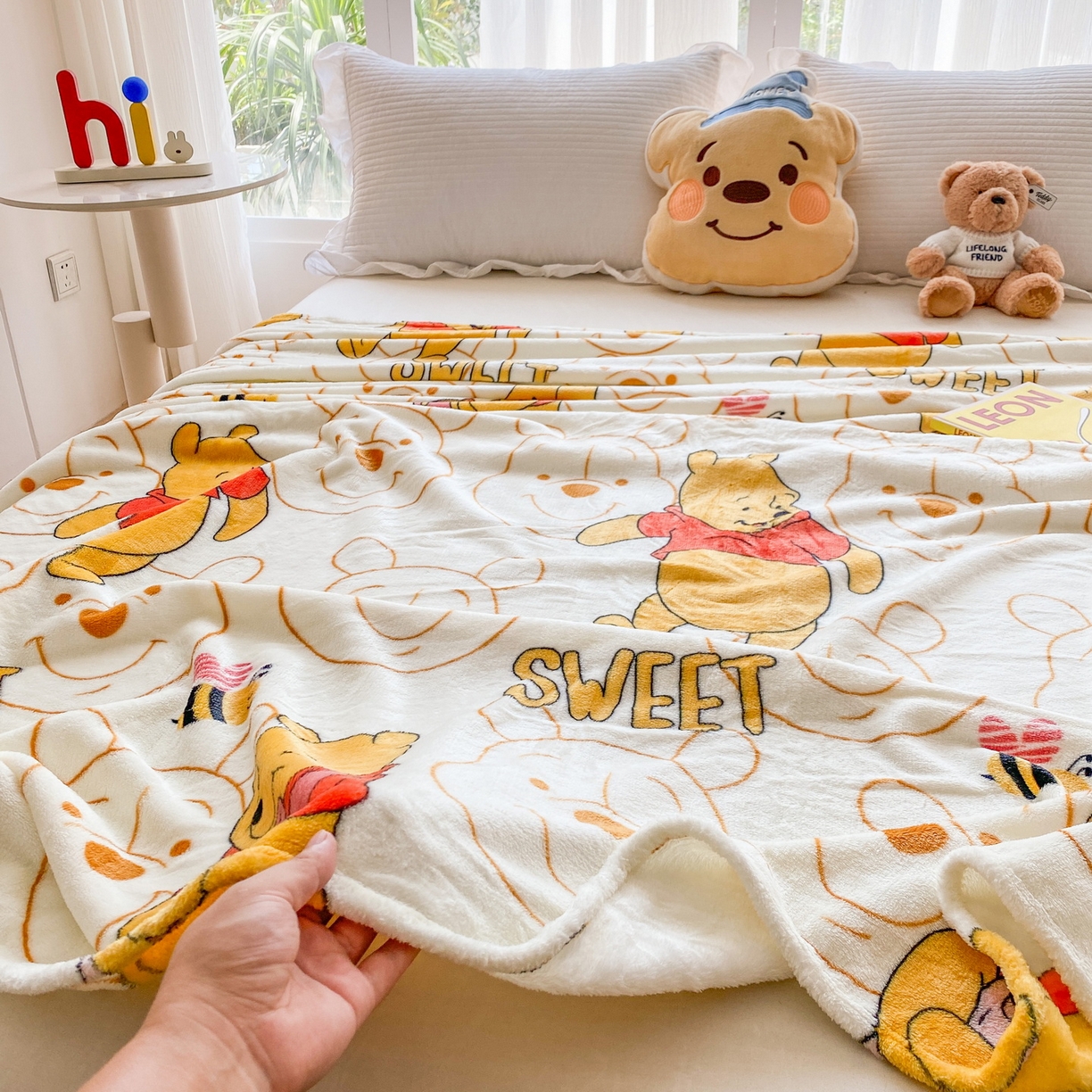 91家纺网 家纺一手货源 找家纺 一电 2025新款卡通高克重双面法莱绒毛毯四季盖毯 维尼抱猪