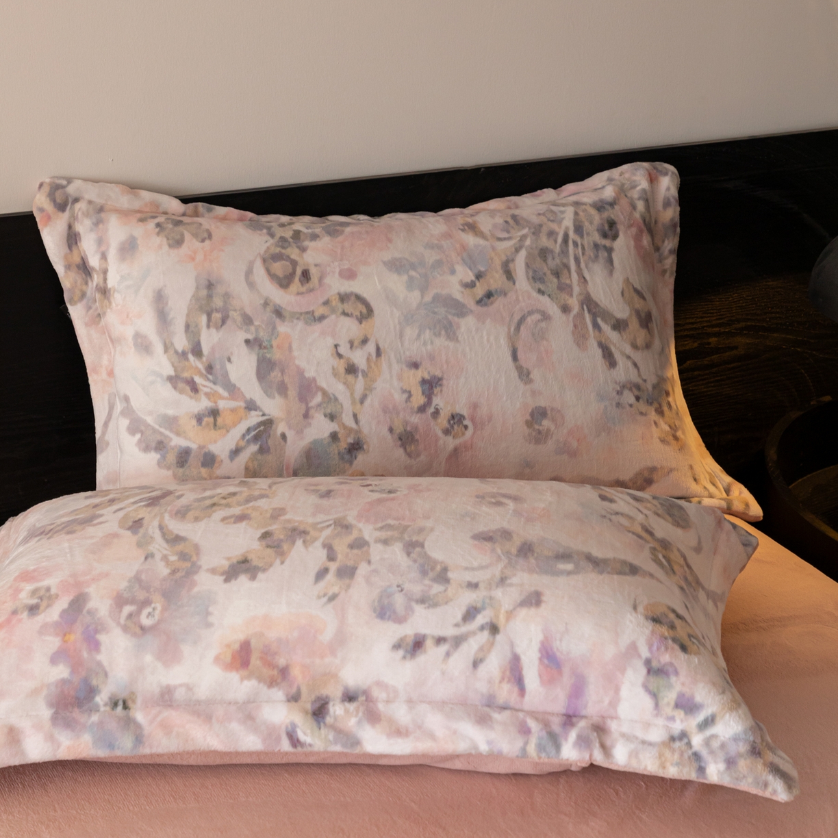 91家纺网 家纺一手货源 找家纺 寐绸家纺 2025秋冬新款230g牛奶绒数码印花四件套 数码四件套-炫彩