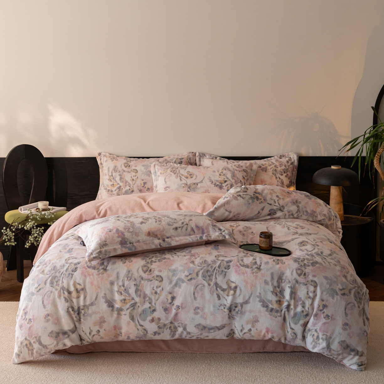 91家纺网 家纺一手货源 找家纺 寐绸家纺 2025秋冬新款230g牛奶绒数码印花四件套 数码四件套-炫彩