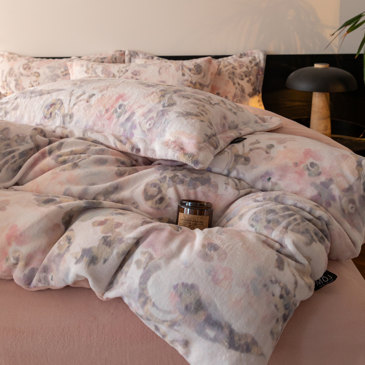 91家纺网 家纺一手货源 找家纺 寐绸家纺 2025秋冬新款230g牛奶绒数码印花四件套 数码四件套-炫彩