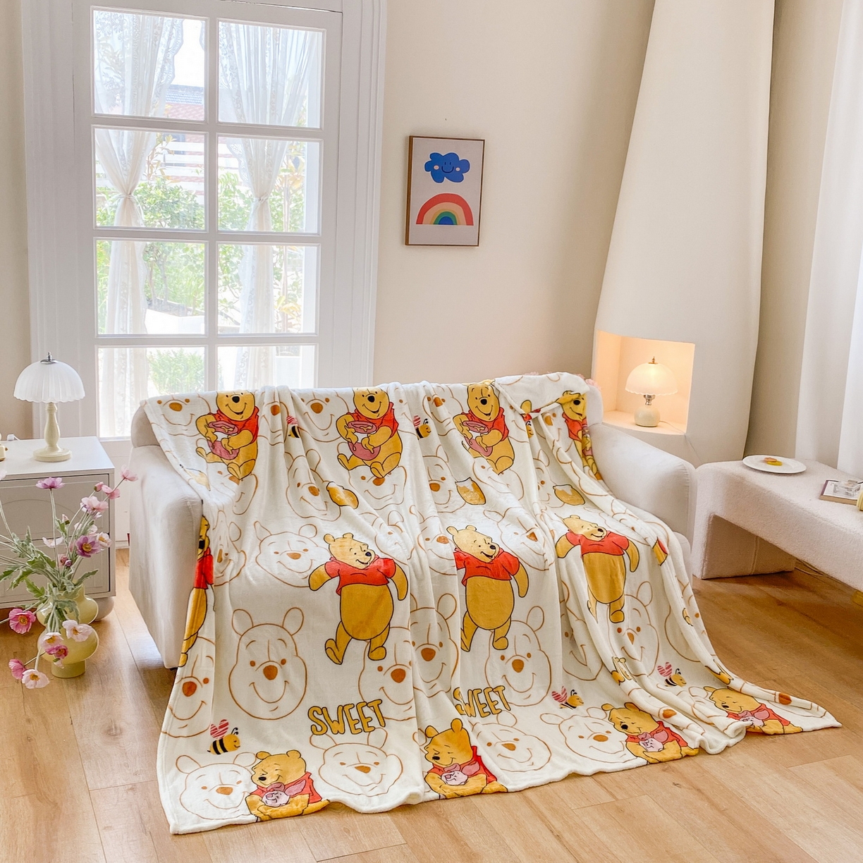 91家纺网 家纺一手货源 找家纺 一电 2025新款卡通高克重双面法莱绒毛毯四季盖毯 维尼抱猪