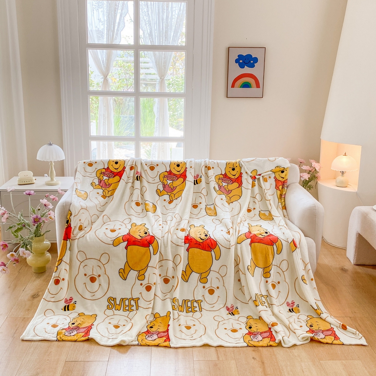 91家纺网 家纺一手货源 找家纺 一电 2025新款卡通高克重双面法莱绒毛毯四季盖毯 维尼抱猪