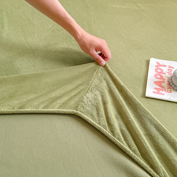 91家纺网 家纺一手货源 找家纺 大元 2025新款200g纯色牛奶绒单床笠单床单 果绿