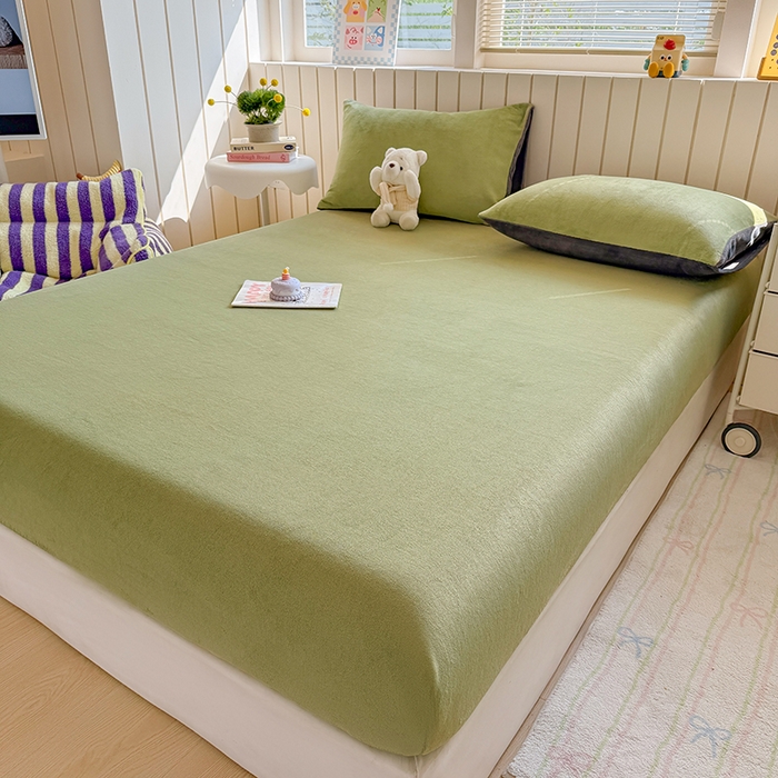 91家纺网 家纺一手货源 找家纺 大元 2025新款200g纯色牛奶绒单床笠单床单 果绿
