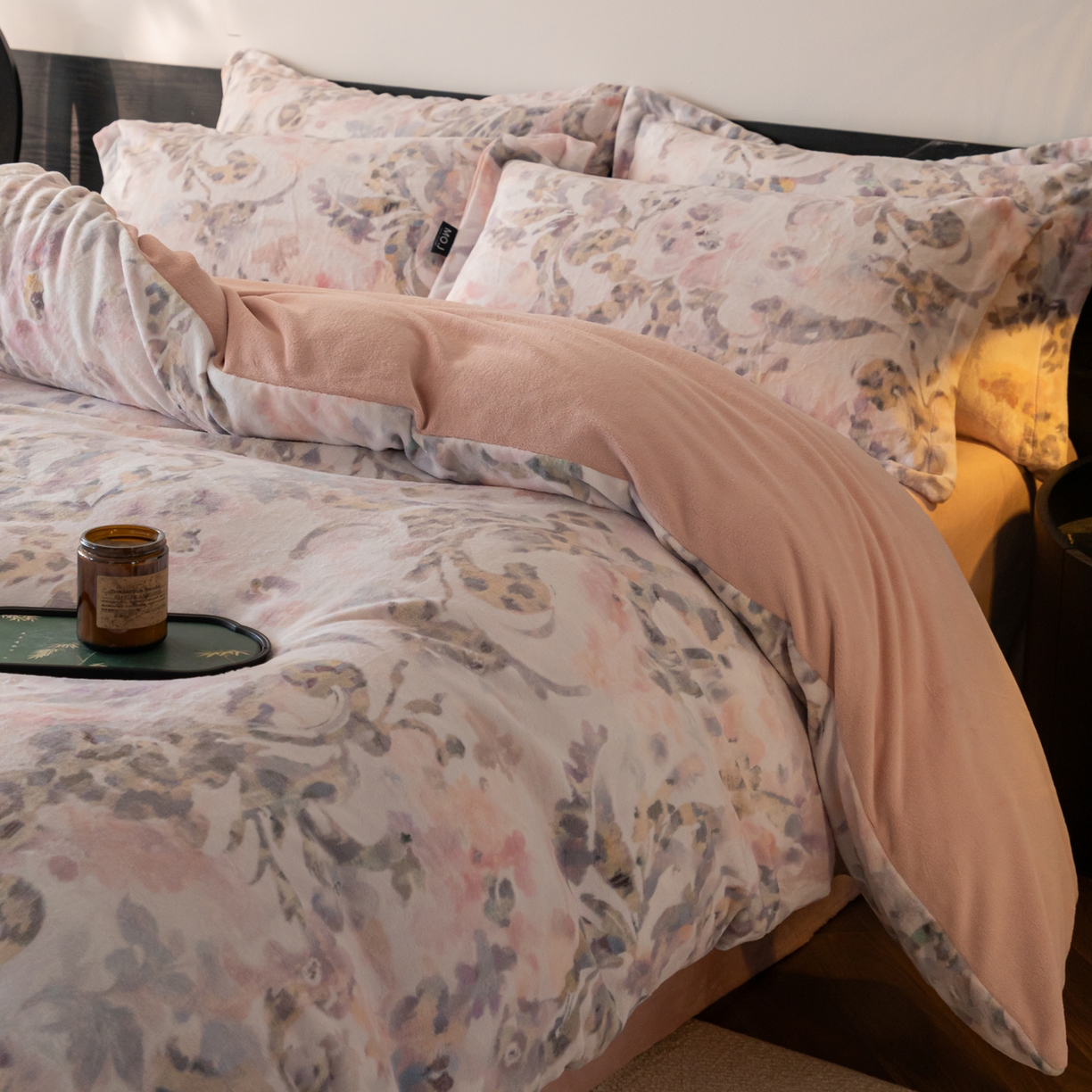 91家纺网 家纺一手货源 找家纺 寐绸家纺 2025秋冬新款230g牛奶绒数码印花四件套 数码四件套-炫彩