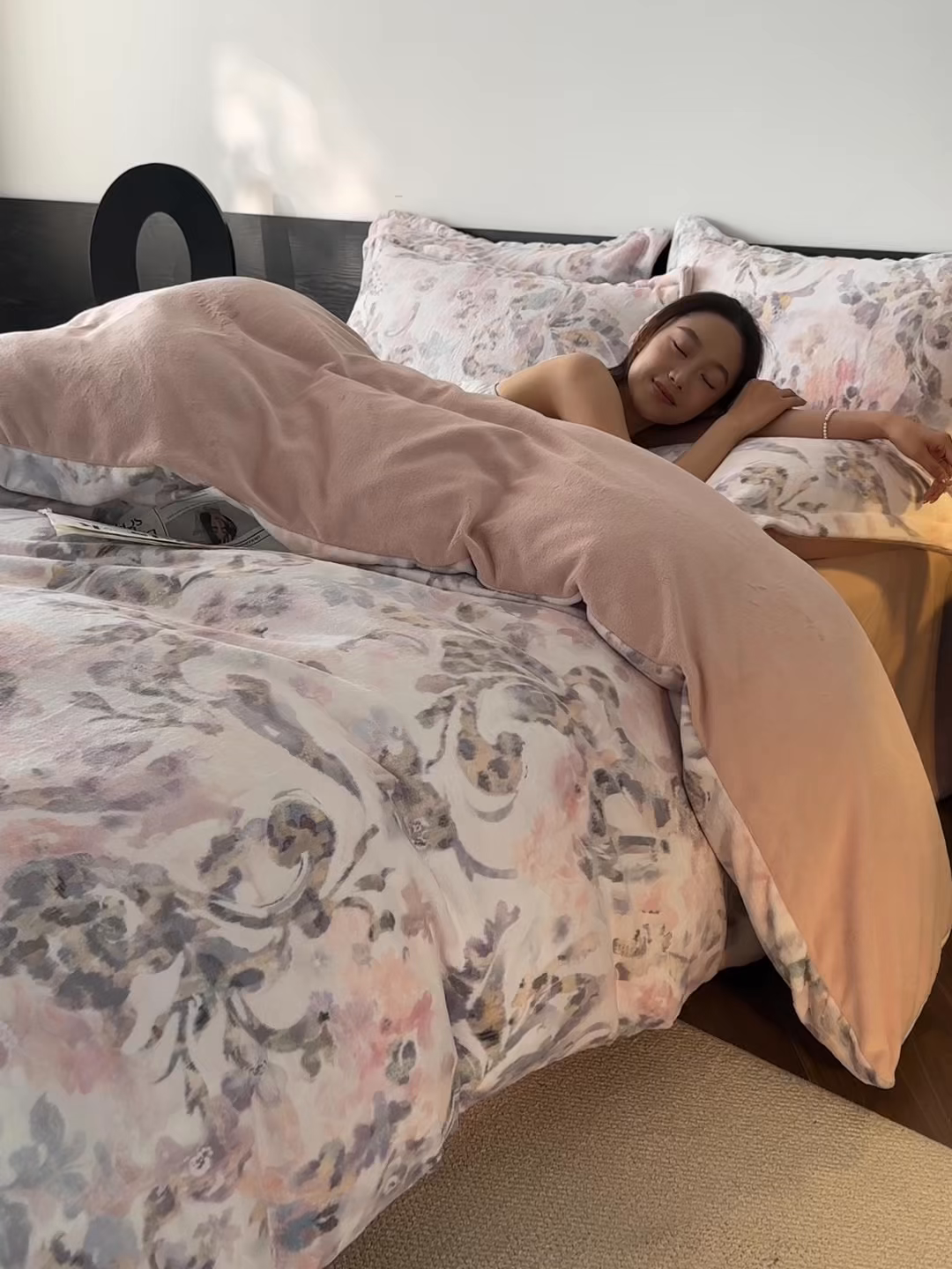 91家纺网 家纺一手货源 找家纺 寐绸家纺 2025秋冬新款230g牛奶绒数码印花四件套 数码四件套-炫彩